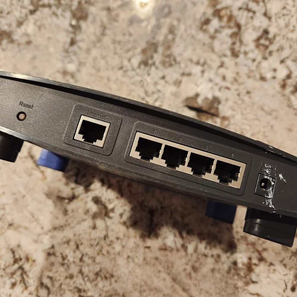 Linksys EtherFast Cable/DSL Router - Picture 4 of 8